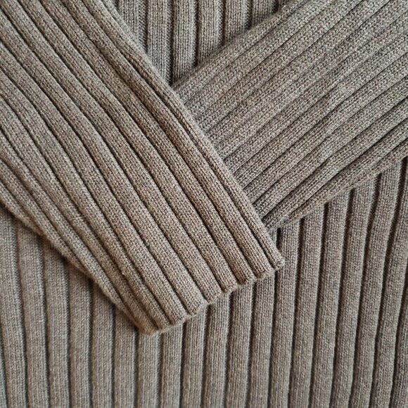 GAP BROWN TAUPY MOCK NECK THICK CABLE LIKE KNIT 3-BUTTON CLOSURE SWEATER… - Picture 3 of 6